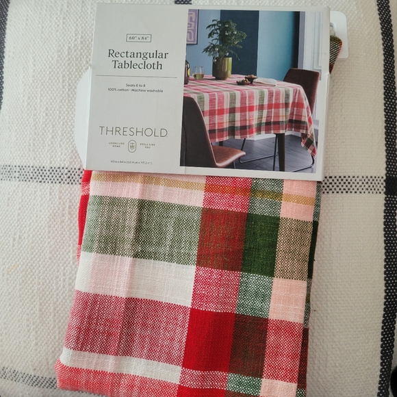 Threshold tablecloth 60" X 84" - Picture 5 of 8